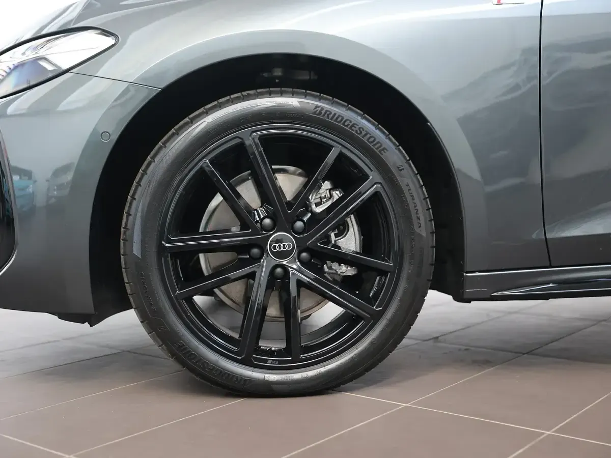 Usata Audi A5 S-Line 204 CV (150 kW) 2025 Grigio daytona perlato Berlina