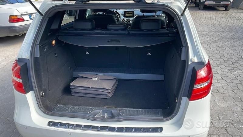 Usata Mercedes B200 Premium 156 CV (114 kW) 2012 Bianco Monovolume