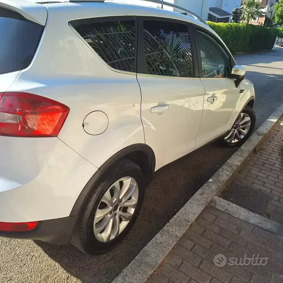 Usado Ford Kuga 163 CV (119 kW) 2012 Blanco SUV