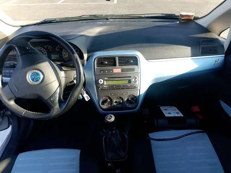 Usata Fiat Grande Punto Active 65 CV (47 kW) 2006 Argento Utilitaria