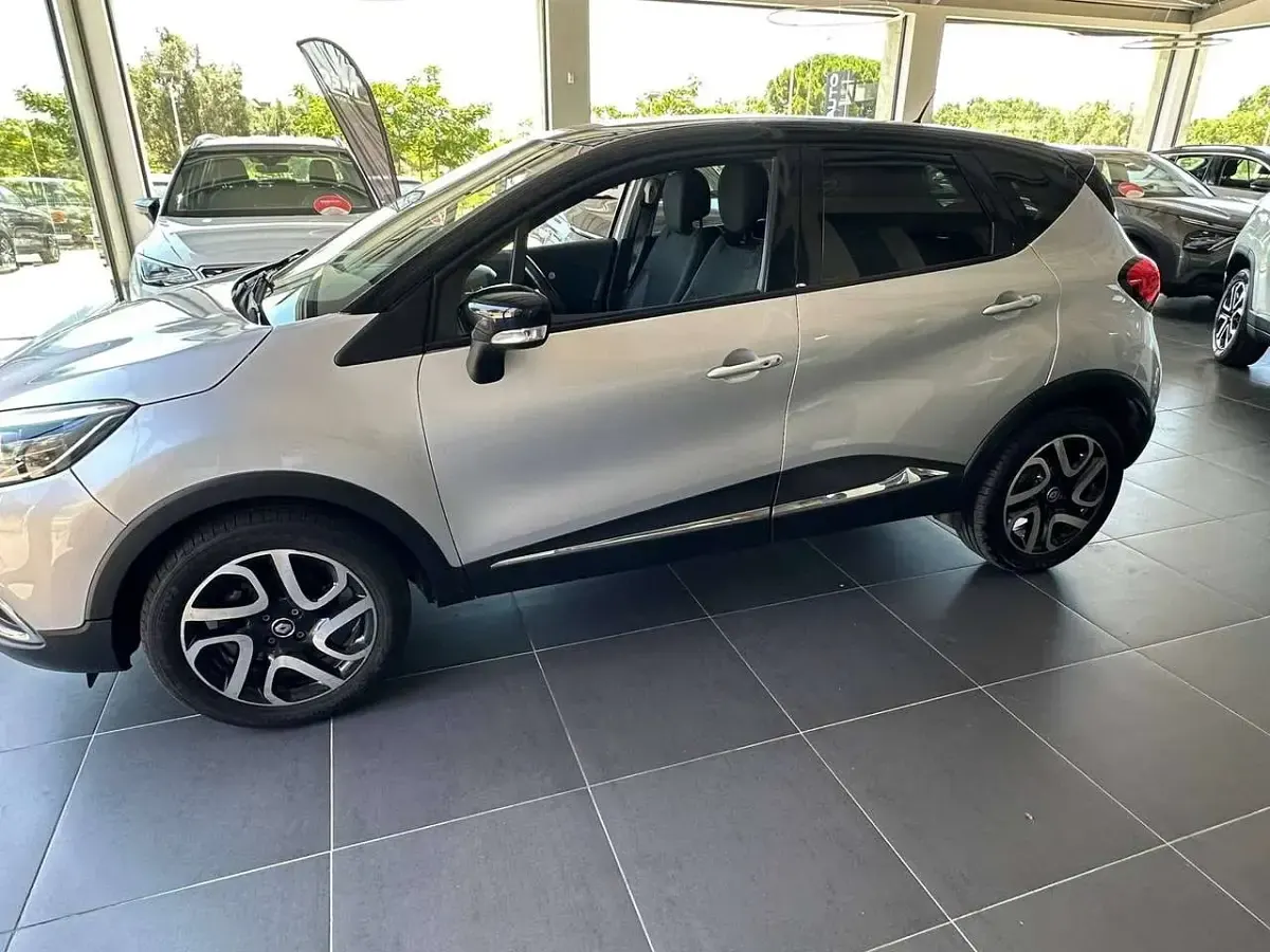 Usata Renault Captur Intens 90 CV (66 kW) 2017 Argento SUV