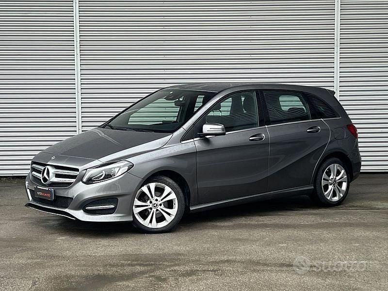 Usata Mercedes B180 Business 109 CV (80 kW) 2018 Grigio Monovolume