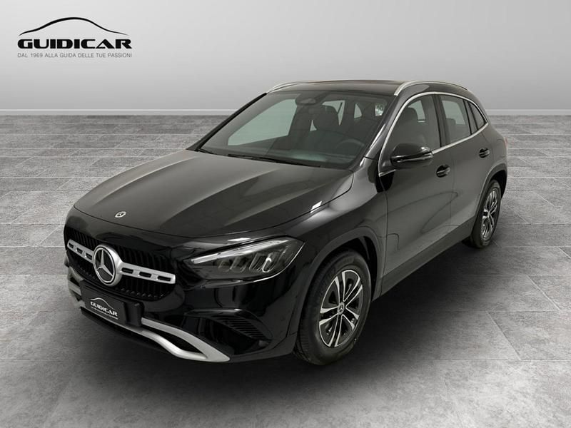 Nero Nuova 2025 Mercedes GLA180 Executive SUV | 36.700 € (Buon prezzo) - Immagine 1/1