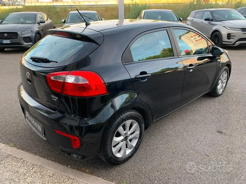 Usata Kia Rio Active 75 CV (55 kW) 2015 Nero Berlina
