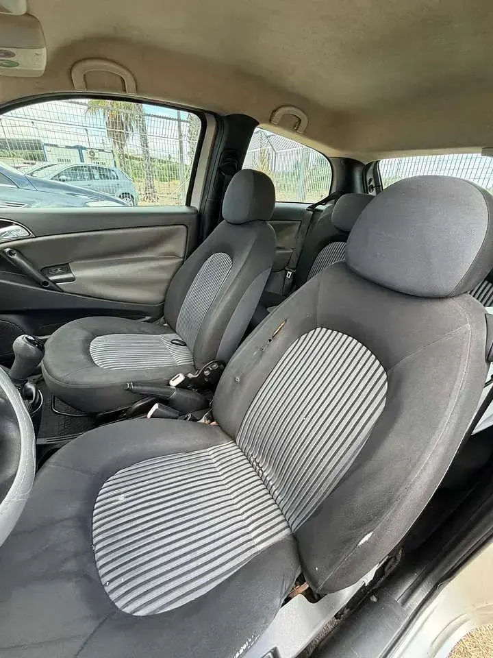 Usata Lancia Ypsilon 69 CV (50 kW) 2004 Argento Utilitaria