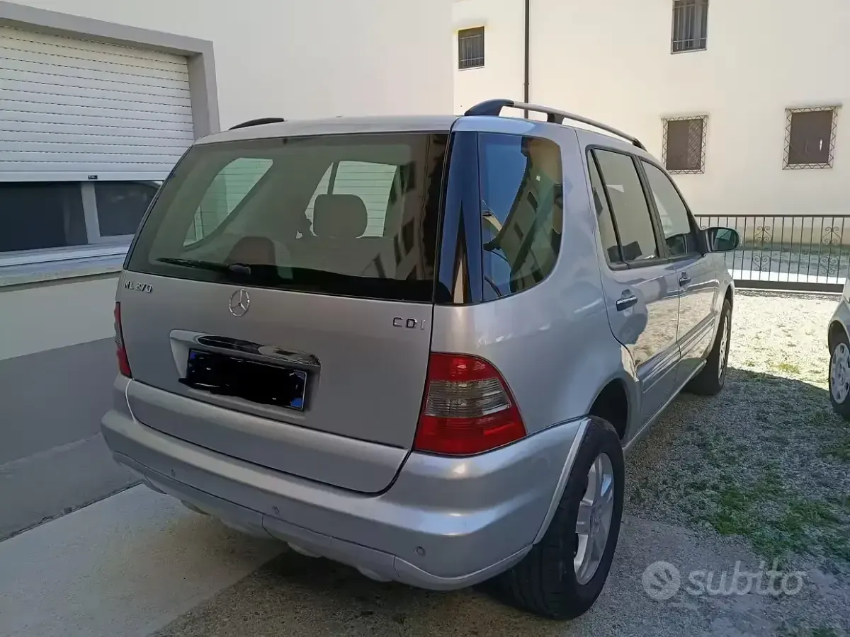 Usata Mercedes ML270 Edition 163 CV (119 kW) 2004 Grigio SUV