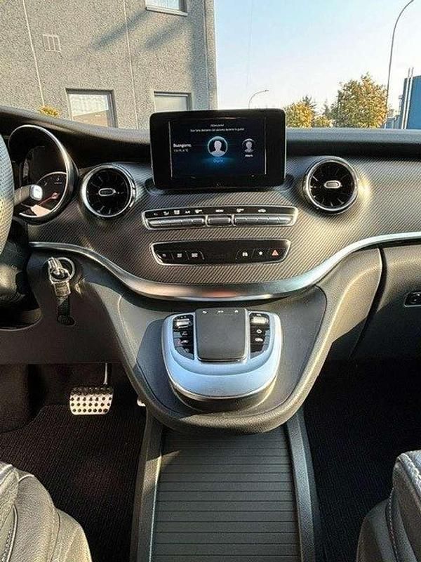 Usata Mercedes V250 140 CV (102 kW) 2023 Argento Monovolume