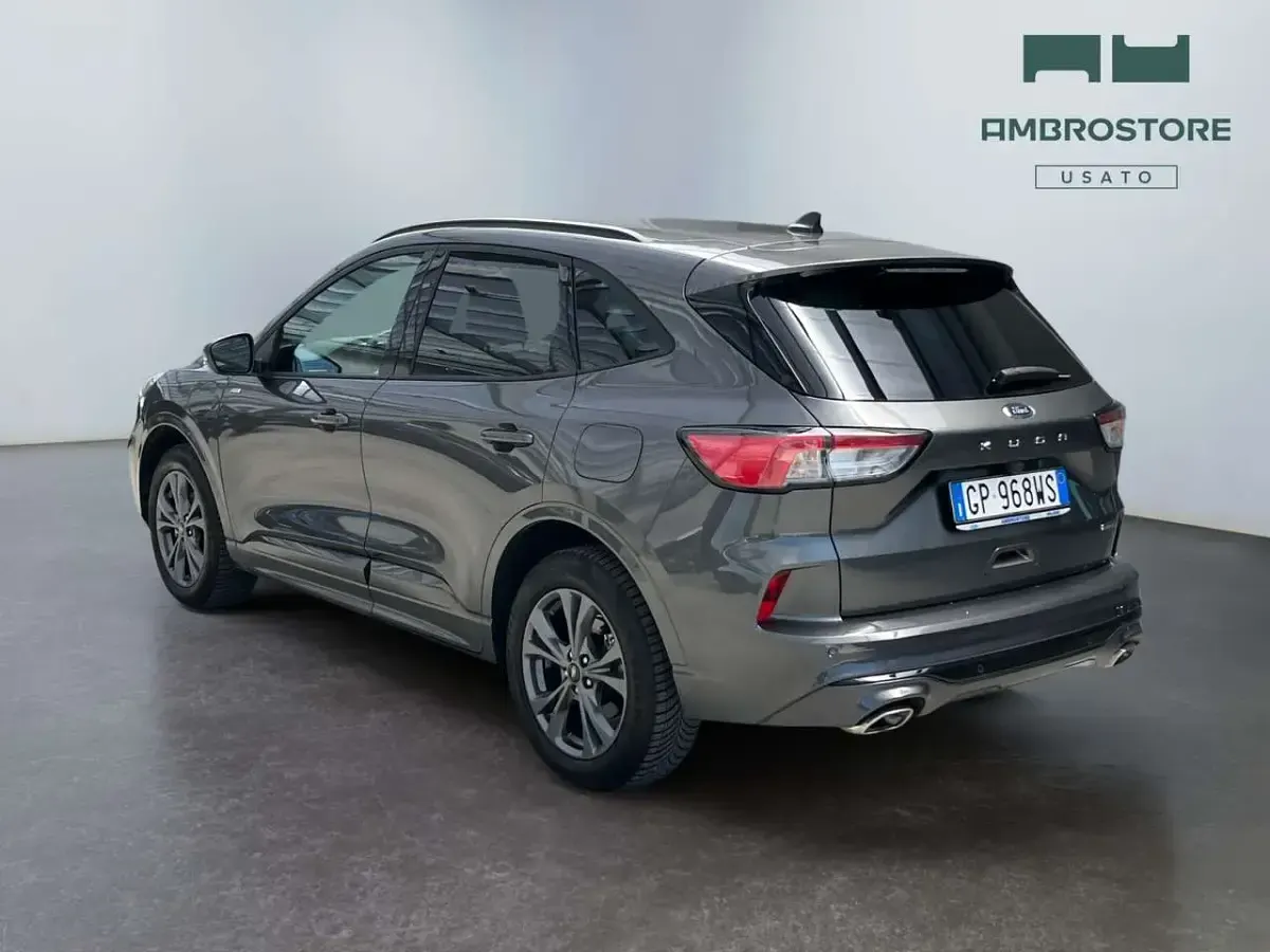 Usata Ford Kuga ST-Line 225 CV (165 kW) 2023 Magnetic grey SUV