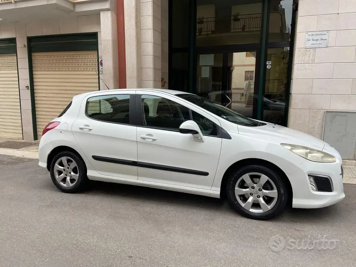 Usata Peugeot 308 Business-Line 112 CV (82 kW) 2012 Bianco Berlina