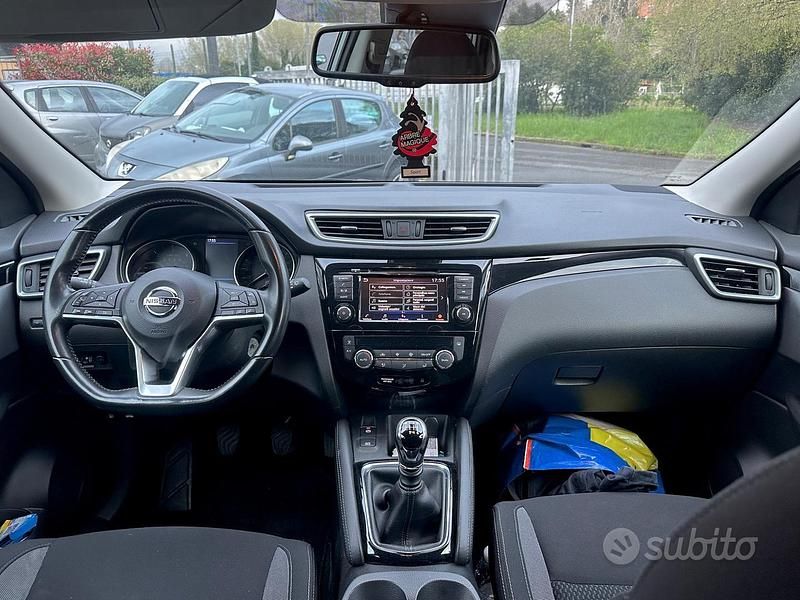 Usata Nissan Qashqai N-Connecta 130 CV (95 kW) 2019 Grigio SUV