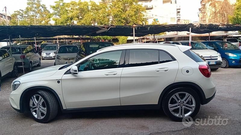 Usata Mercedes GLA200 136 CV (100 kW) 2014 Bianco SUV