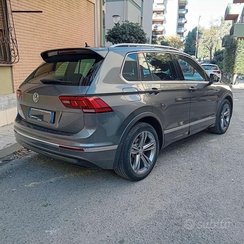 Usata VW Tiguan R-line 150 CV (110 kW) 2019 Grigio SUV