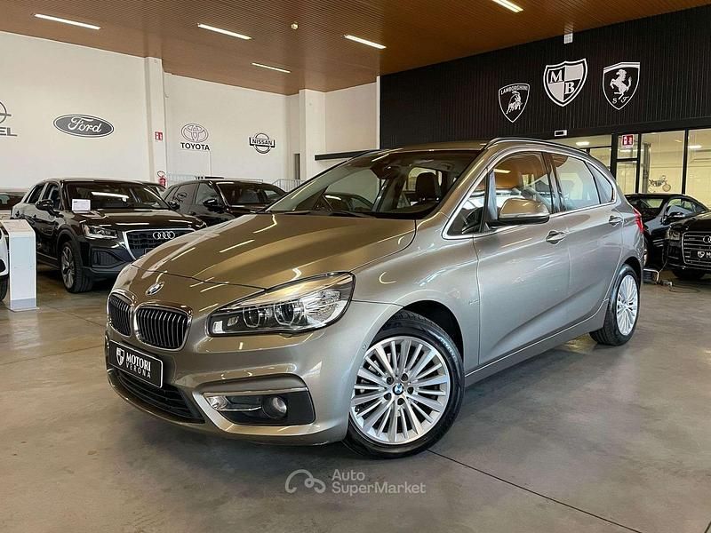Usata BMW 218 Active Tourer Luxury Line 150 CV (110 kW) 2015 Argento Monovolume