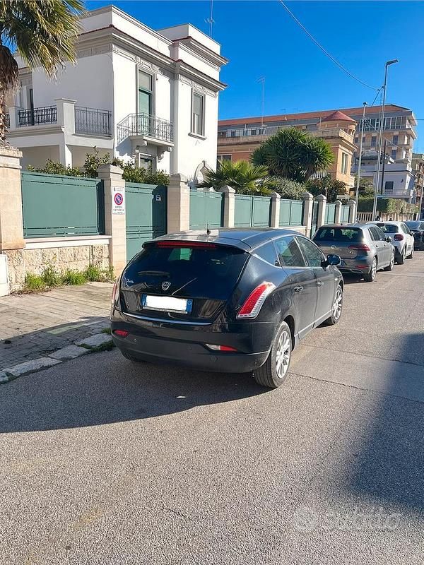 Usata Lancia Delta 120 CV (88 kW) 2011 Nero Utilitaria