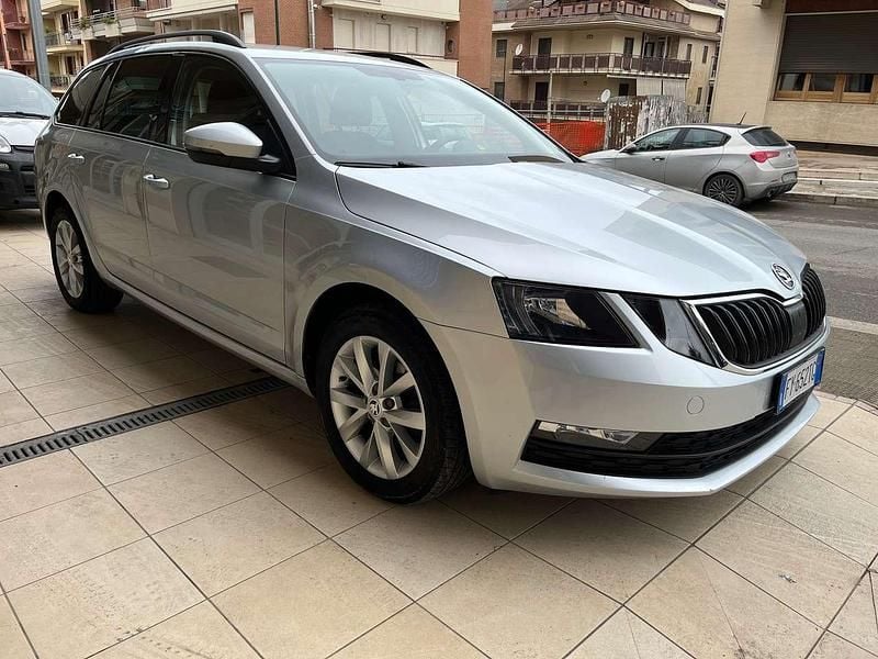 Usata Skoda Octavia Executive 116 CV (85 kW) 2019 Argento Station wagon