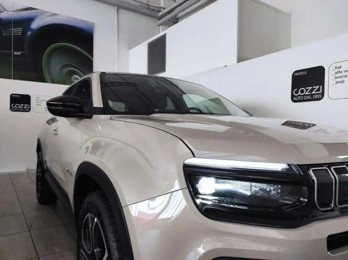 Usata Jeep Avenger EV Summit 61 kW (84 CV) 2025 Beige SUV