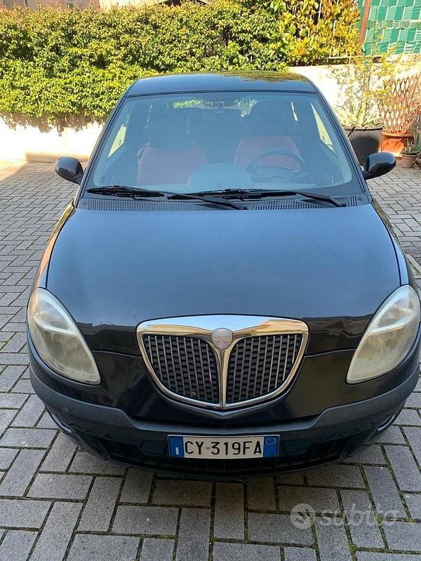 Usata Lancia Ypsilon 70 CV (51 kW) 2005 Nero Utilitaria