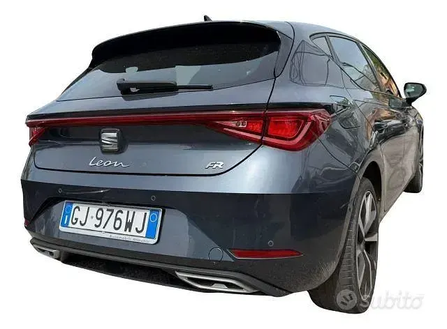 Usata Seat Leon Style 131 CV (96 kW) 2022 Grigio scuro Berlina