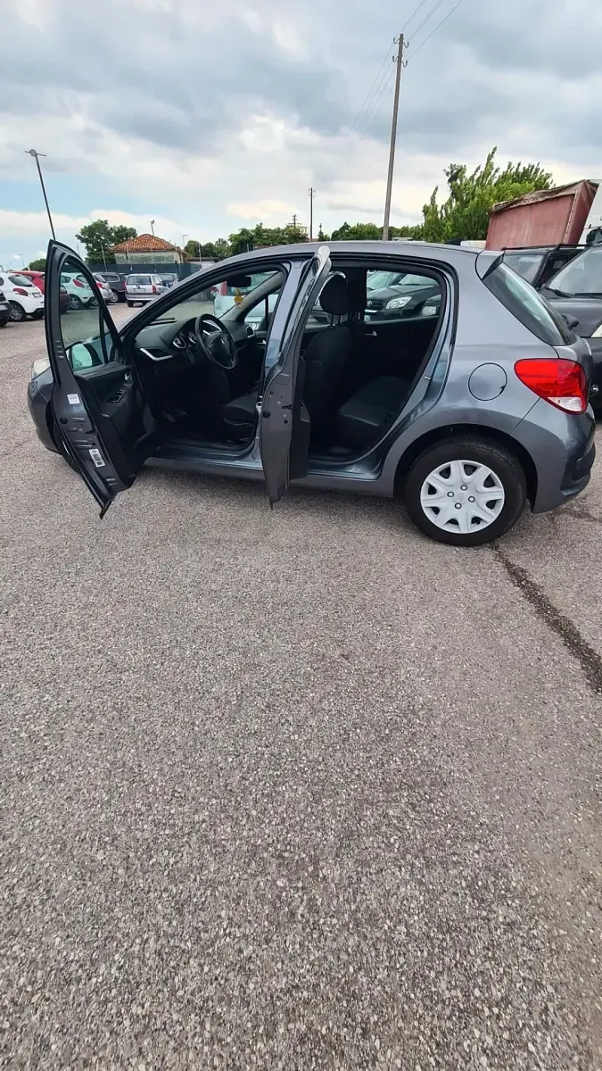 Usata Peugeot 207 73 CV (53 kW) 2011 Grigio Berlina