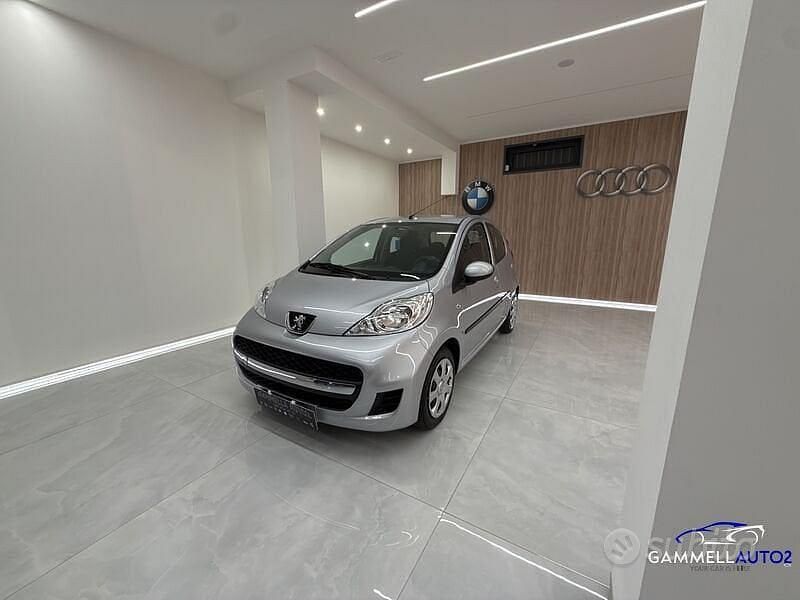 Usata Peugeot 107 68 CV (50 kW) 2009 Grigio Utilitaria