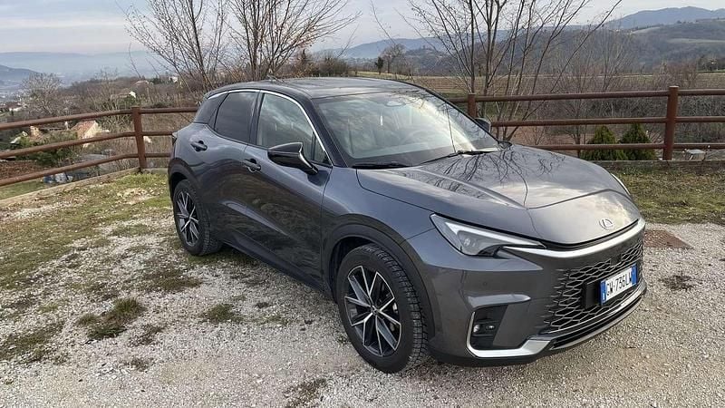 Usata Lexus LBX 91 CV (66 kW) 2024 Grigio SUV
