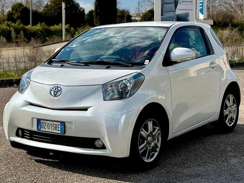 Bianco Usata 2010 Toyota iQ Due volumi | 7000 € (Buon prezzo) - Immagine 1/4