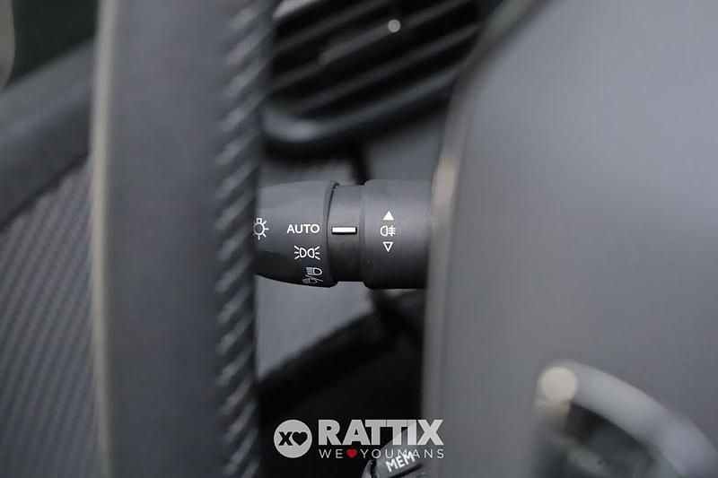 Usata Peugeot 208 Allure 101 CV (74 kW) 2025 Grigio Utilitaria