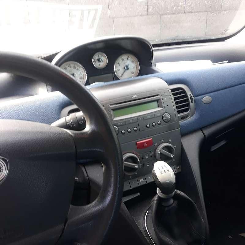 Usata Lancia Ypsilon 60 CV (44 kW) 2006 Argento Utilitaria