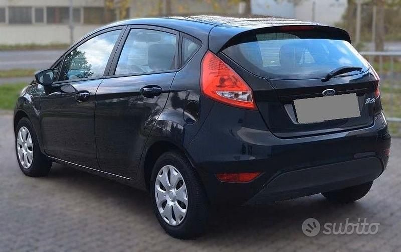 Usata Ford Fiesta 82 CV (60 kW) 2011 Nero Utilitaria