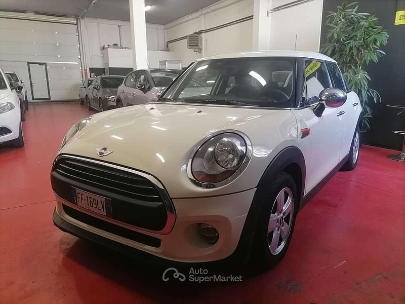 Usata Mini ONE 75 CV (55 kW) 2016 Beige Utilitaria