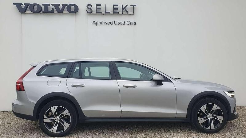 Usata Volvo V60 CC Plus 197 CV (144 kW) 2023 Argento Station wagon