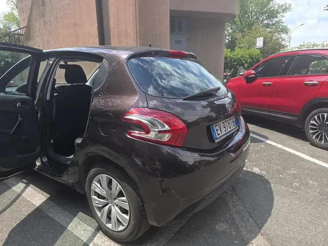 Usata Peugeot 208 Active 82 CV (60 kW) 2014 Marrone Utilitaria