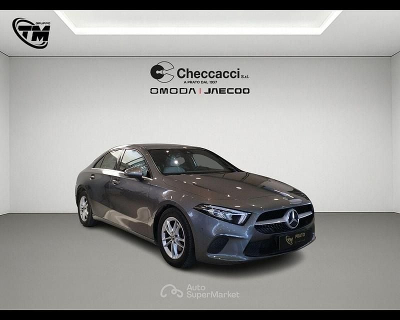 Usata Mercedes A180 Business 116 CV (85 kW) 2019 Gray Berlina