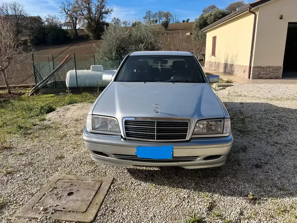 Usata Mercedes C220 Elegance 125 CV (91 kW) 1998 Grigio Berlina
