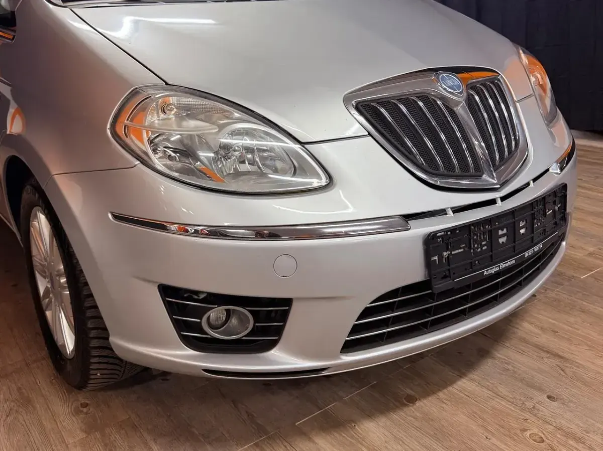 Usata Lancia Musa 120 CV (88 kW) 2011 Argento Monovolume