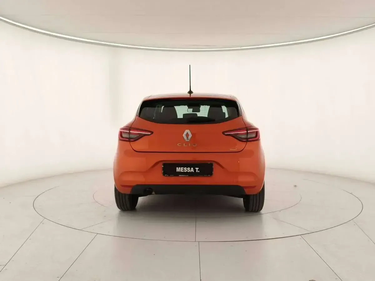 Usata Renault Clio V Equilibre 91 CV (66 kW) 2023 Arancione Berlina