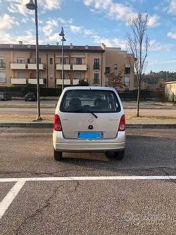 Usata Opel Agila 75 CV (55 kW) 2001 Grigio Utilitaria