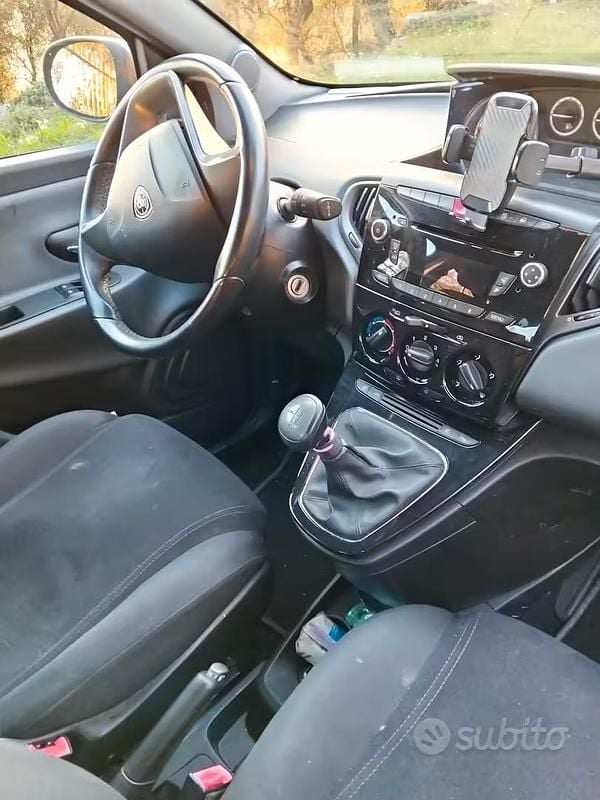 Usata Lancia Ypsilon 86 CV (63 kW) 2012 Nero Utilitaria