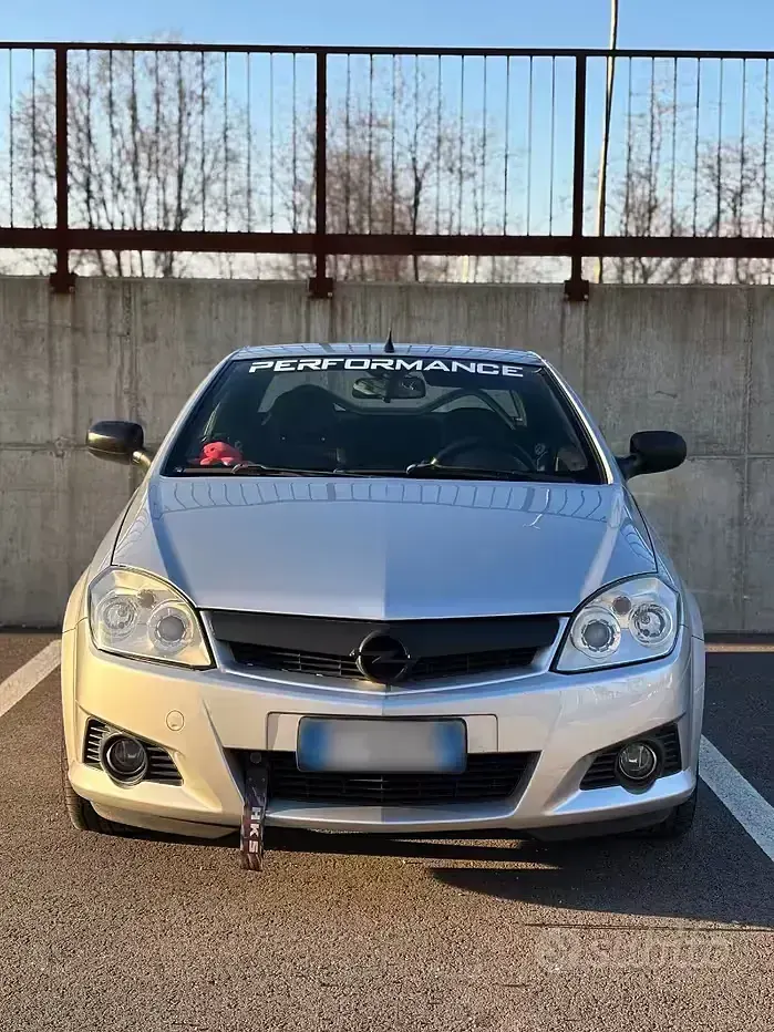 Usata Opel Tigra 90 CV (66 kW) 2005 Grigio Cabrio