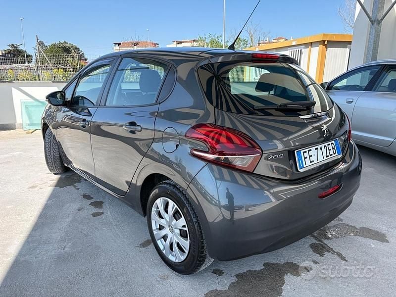 Usata Peugeot 208 Active 75 CV (55 kW) 2016 Grigio Utilitaria