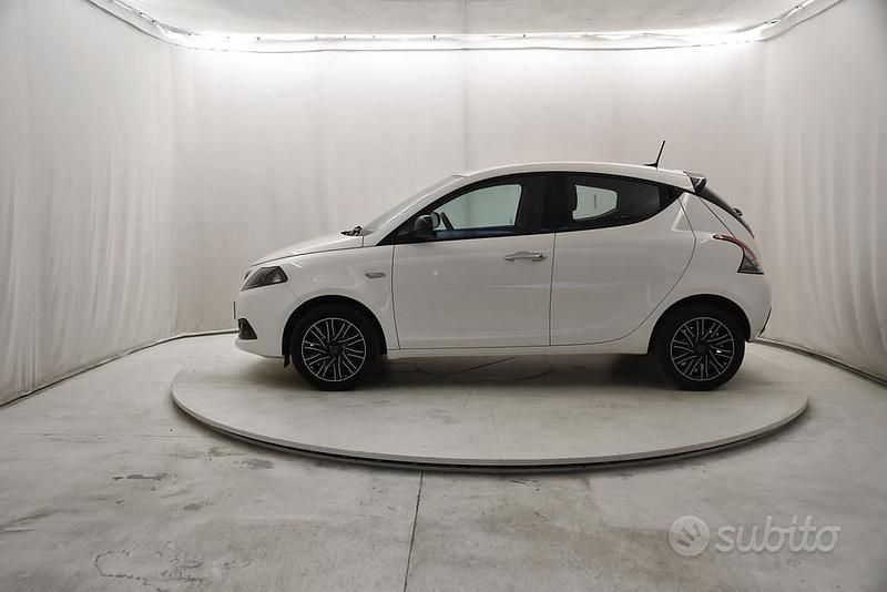 Usata Lancia Ypsilon Gold 70 CV (51 kW) 2023 Bianco Utilitaria