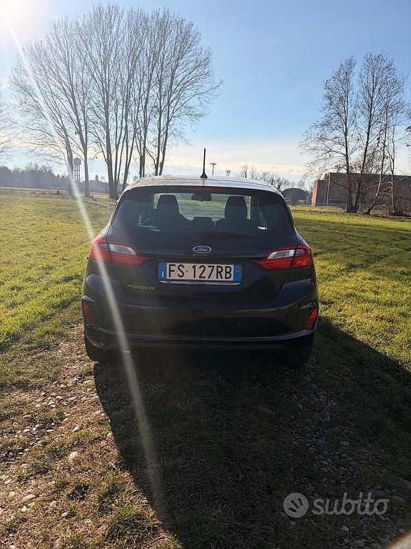 Usata Ford Fiesta 85 CV (62 kW) 2018 Nero Berlina