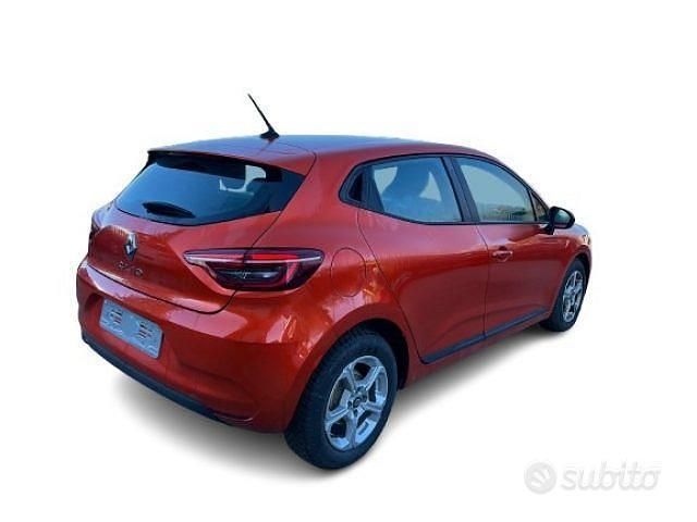 Usata Renault Clio V Techno 91 CV (66 kW) 2023 Arancione Berlina