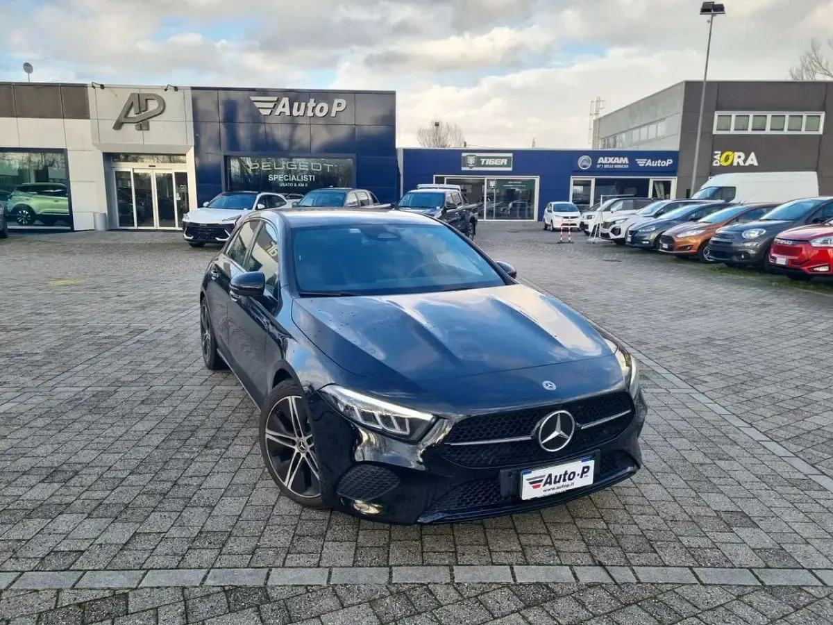 Usata Mercedes A180 Advanced 136 CV (100 kW) 2025 Nero Berlina