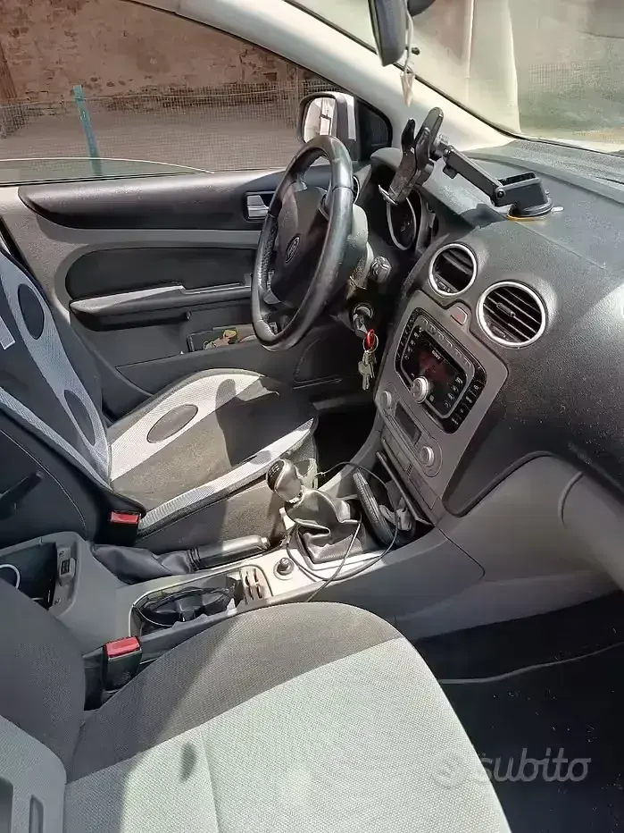 Usata Ford Focus 109 CV (80 kW) 2011 Grigio Station wagon