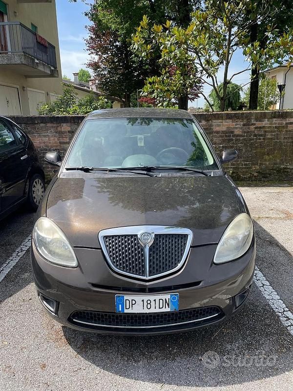 Usata Lancia Ypsilon 60 CV (44 kW) 2008 Marrone Utilitaria