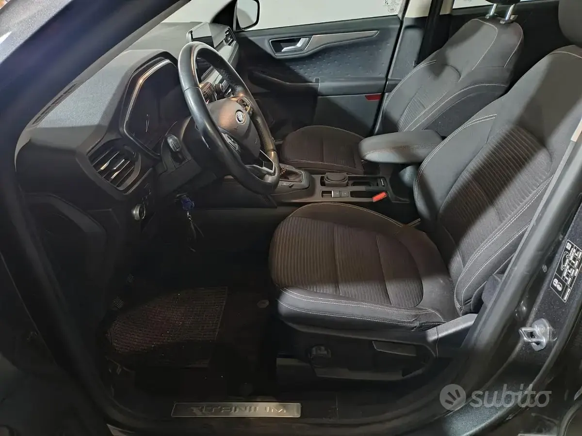 Usata Ford Kuga 120 CV (88 kW) 2020 Grigio SUV
