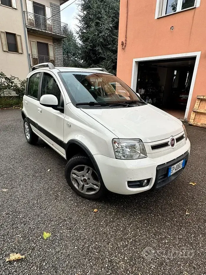 Usata Fiat Panda 4x4 Climbing 75 CV (55 kW) 2012 Bianco Utilitaria