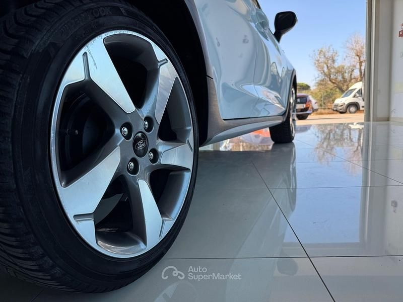 Usata Ford Fiesta Active 99 CV (72 kW) 2019 Bianco Utilitaria