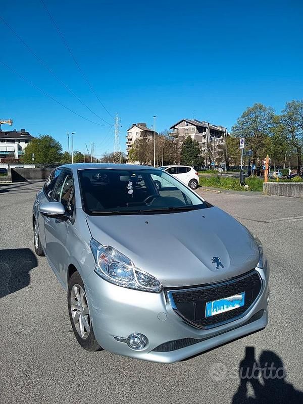 Usata Peugeot 208 82 CV (60 kW) 2012 Grigio Utilitaria